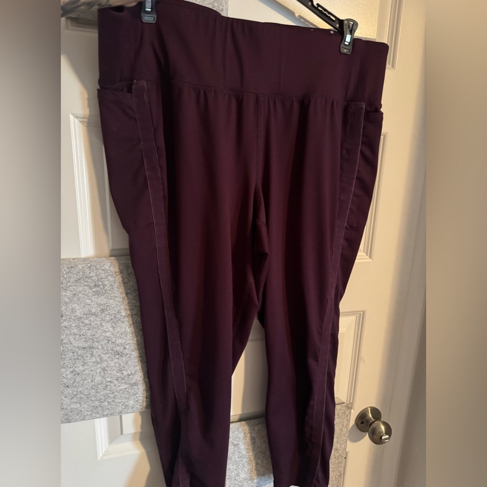Lane Bryant Livi Active 3/4 length active leggings